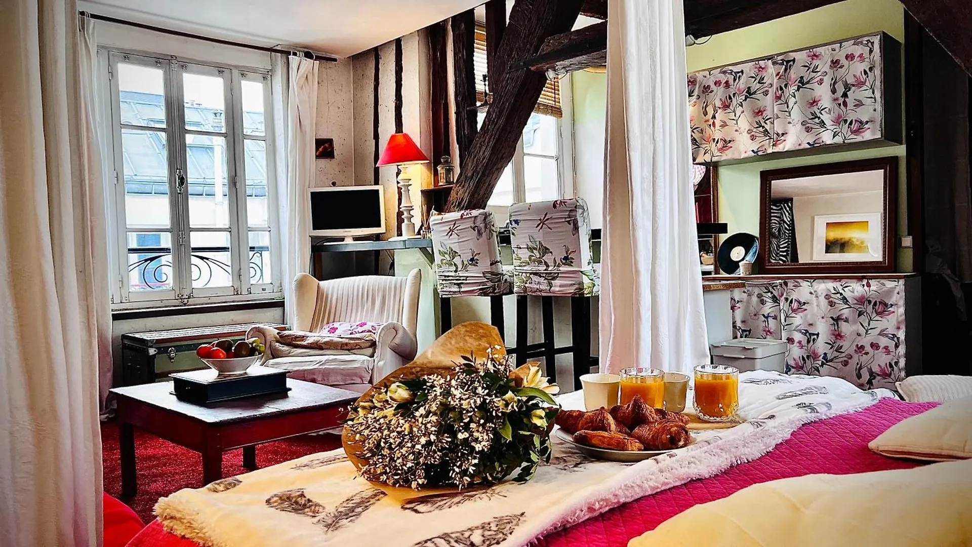 Romantic - Hyper Center - Quiet - Bright Paris Apartment